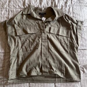NWT 🤍Banana Republic olive green short blouse 🤍size M